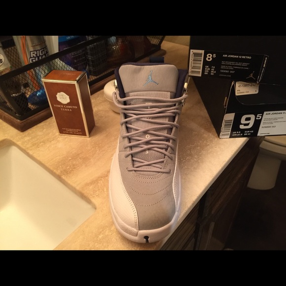 Jordan 12 University Blue - Picture 3 of 3